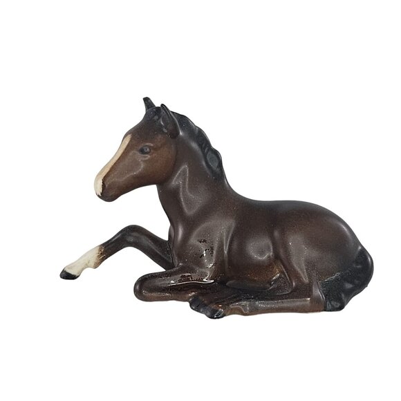 Beswick England Foal Figurine Lying Down Bay Matte *Chipped Ear* - Picture 1 of 9